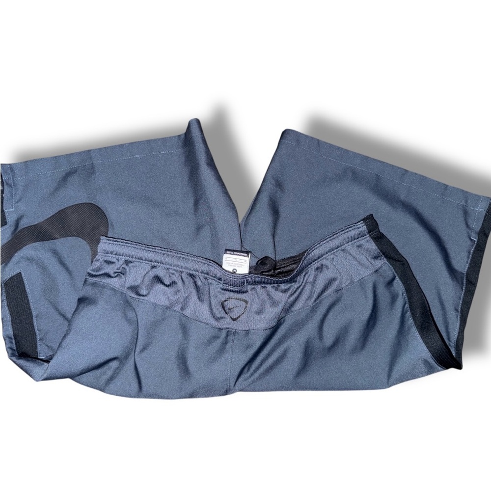 Nike Dri-FIT Men’s Athletic Shorts Gray Black Swoosh Size M Gym Running - Picture 2 of 3
